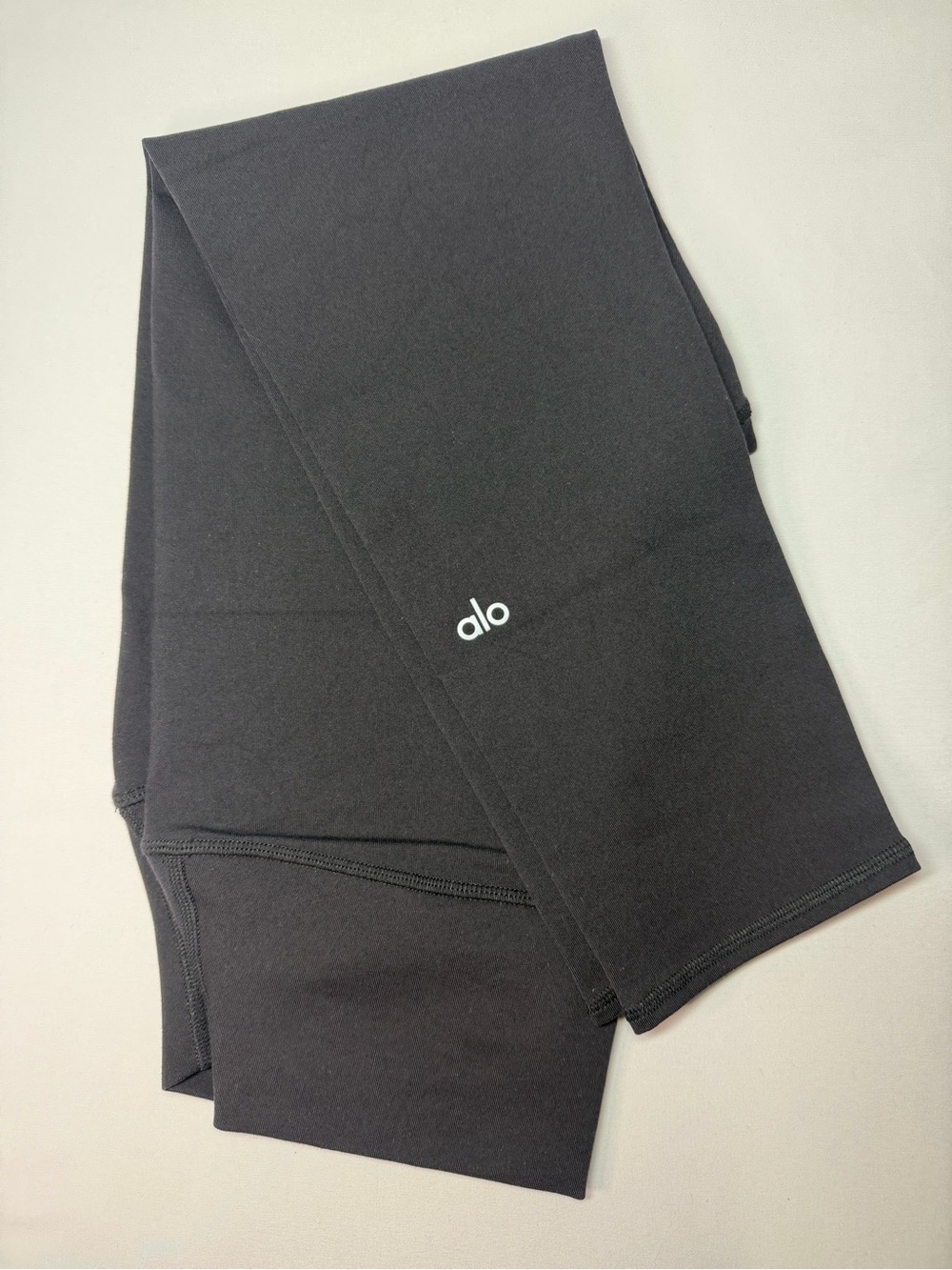 NWOT Alo Yoga High-Waist Airbrush Capri Leggings Black L